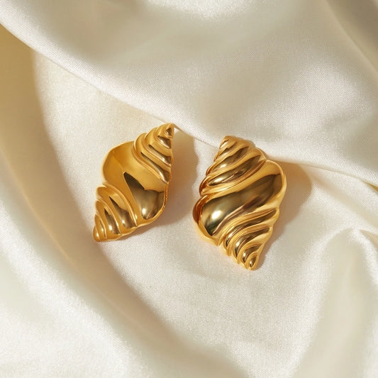 She Shell Croissant Earrings